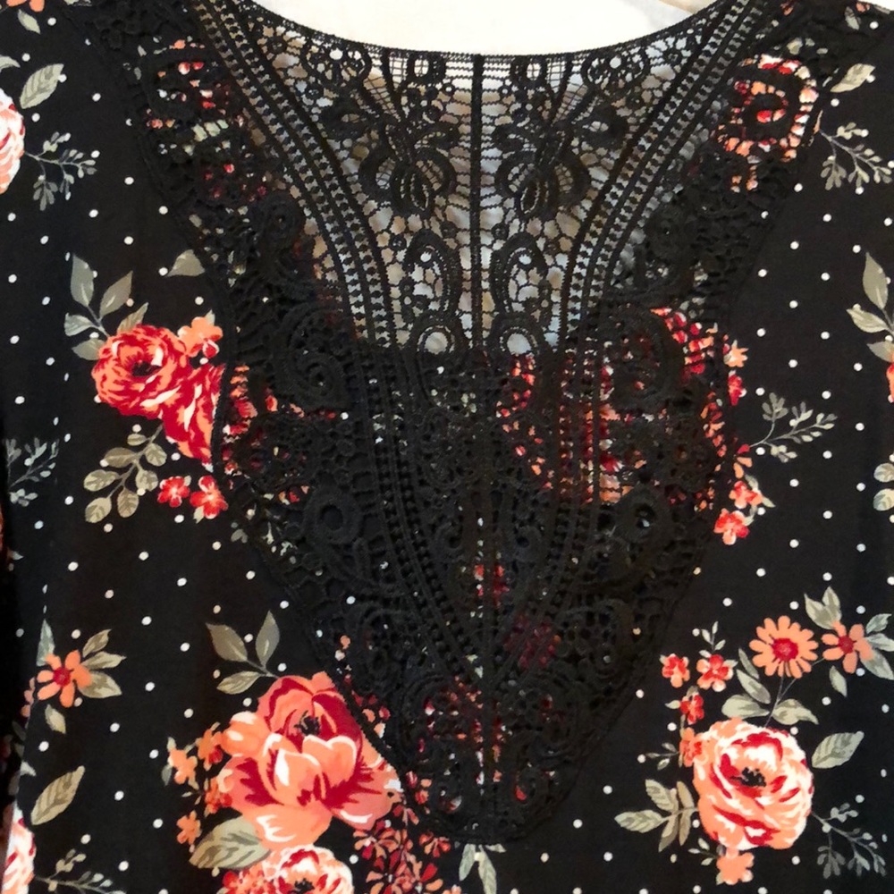 Ladies size medium top - Picture 5 of 13